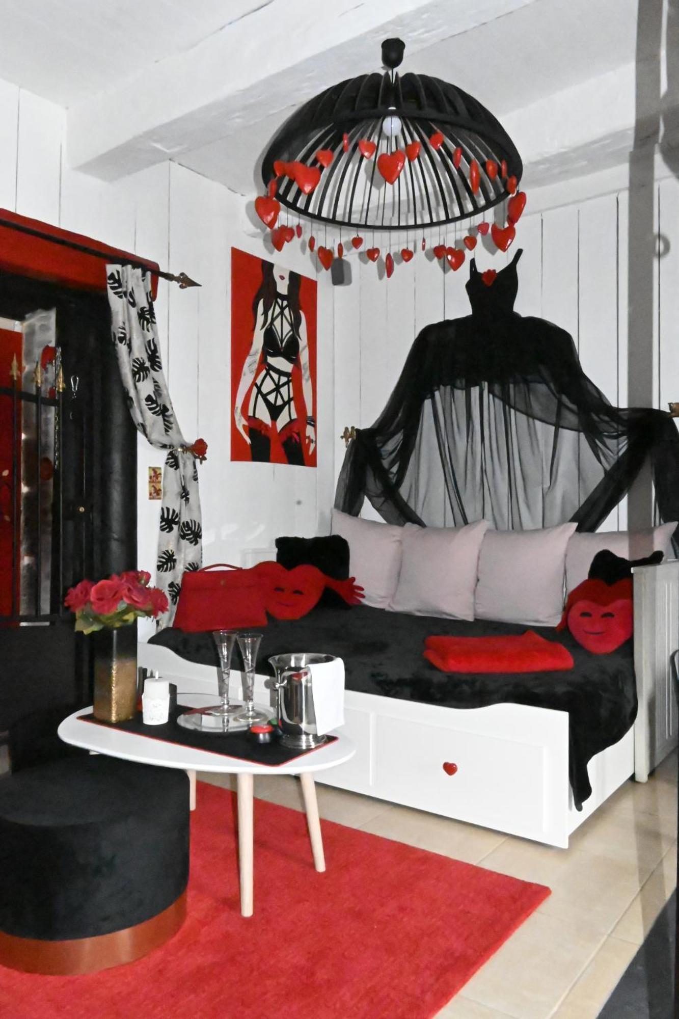 Love Room Donjon Dol In Love Bdsm Dol-de-Bretagne Eksteriør billede