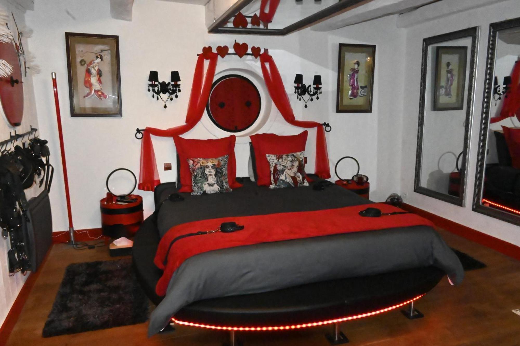 Love Room Donjon Dol In Love Bdsm Dol-de-Bretagne Eksteriør billede